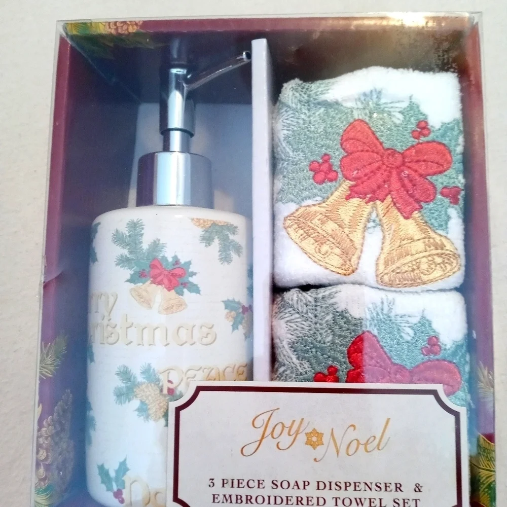 Brand new 3 piece soap dispenser towel set